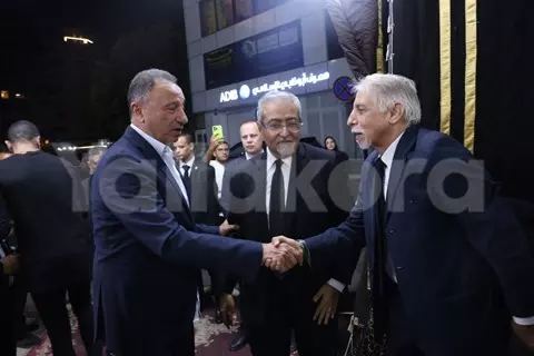 عزاء فاروق العامري بحضور الخطيب وشوبير ونجوم الأهلي (صور)